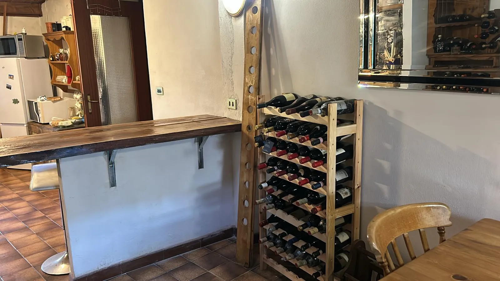Bar and wine rack, Borgata Biule