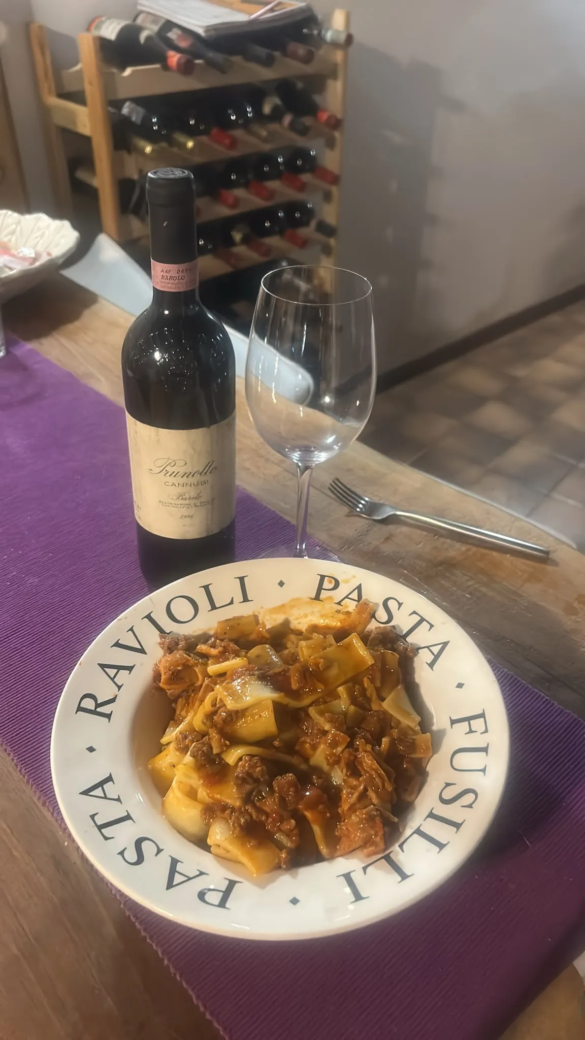 Paccheri al ragù, ready at the table